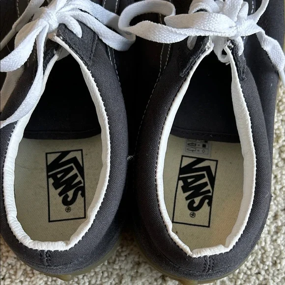 Vans Men's dark grey Sneakers with Gum Sole - mens size 11 (never worn) - Picture 6 of 10